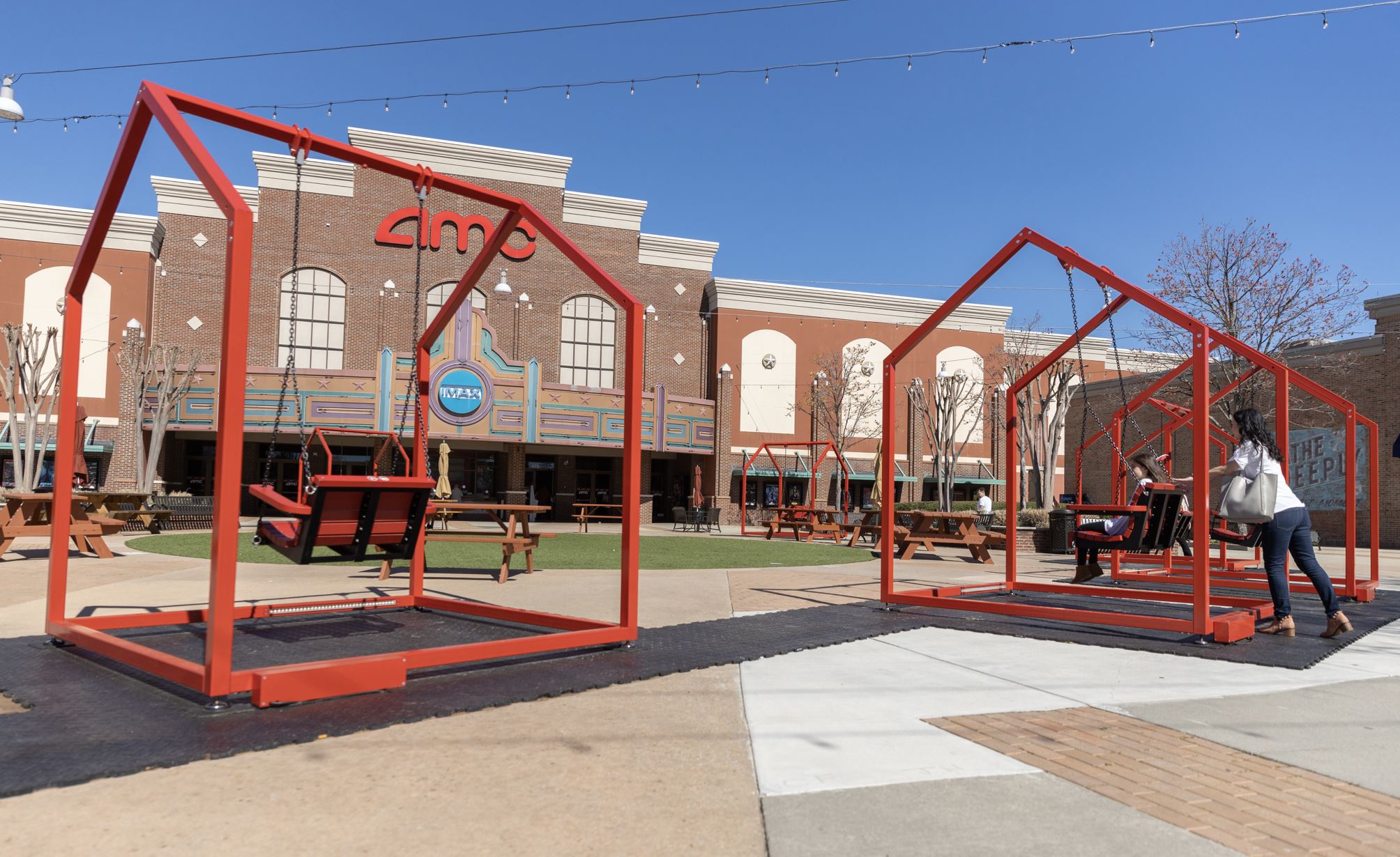 Esrawe + Cadena Mi Casa, Your Casa